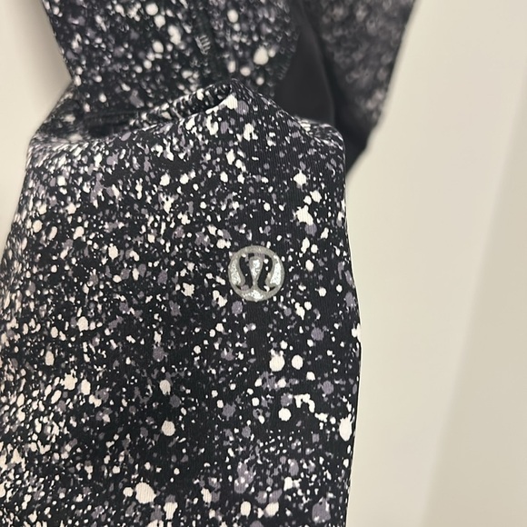 Lululemon Outrun 17’ Inseam Leggings Black White Pockets Mesh Size 4 - Picture 3 of 3